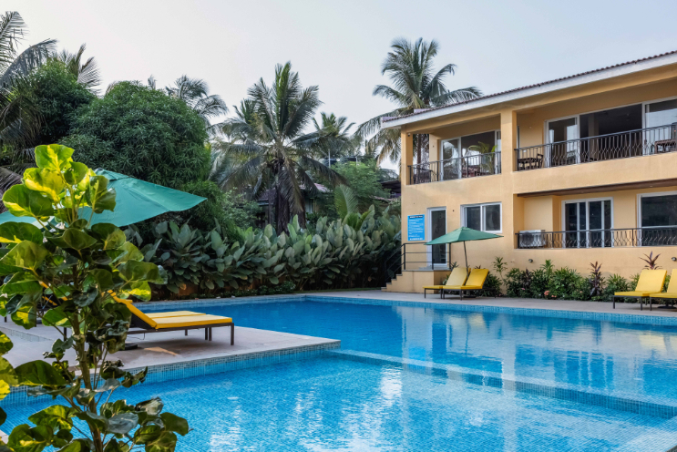 Spacious 2BR Apartment with Balcony near Candolim Beach - 3