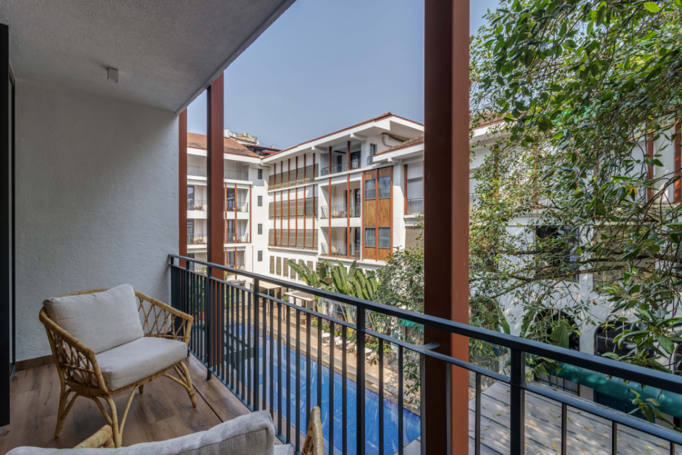 Hidden Gem | Luxe Suite w Pool View - 1km to Beach - 7