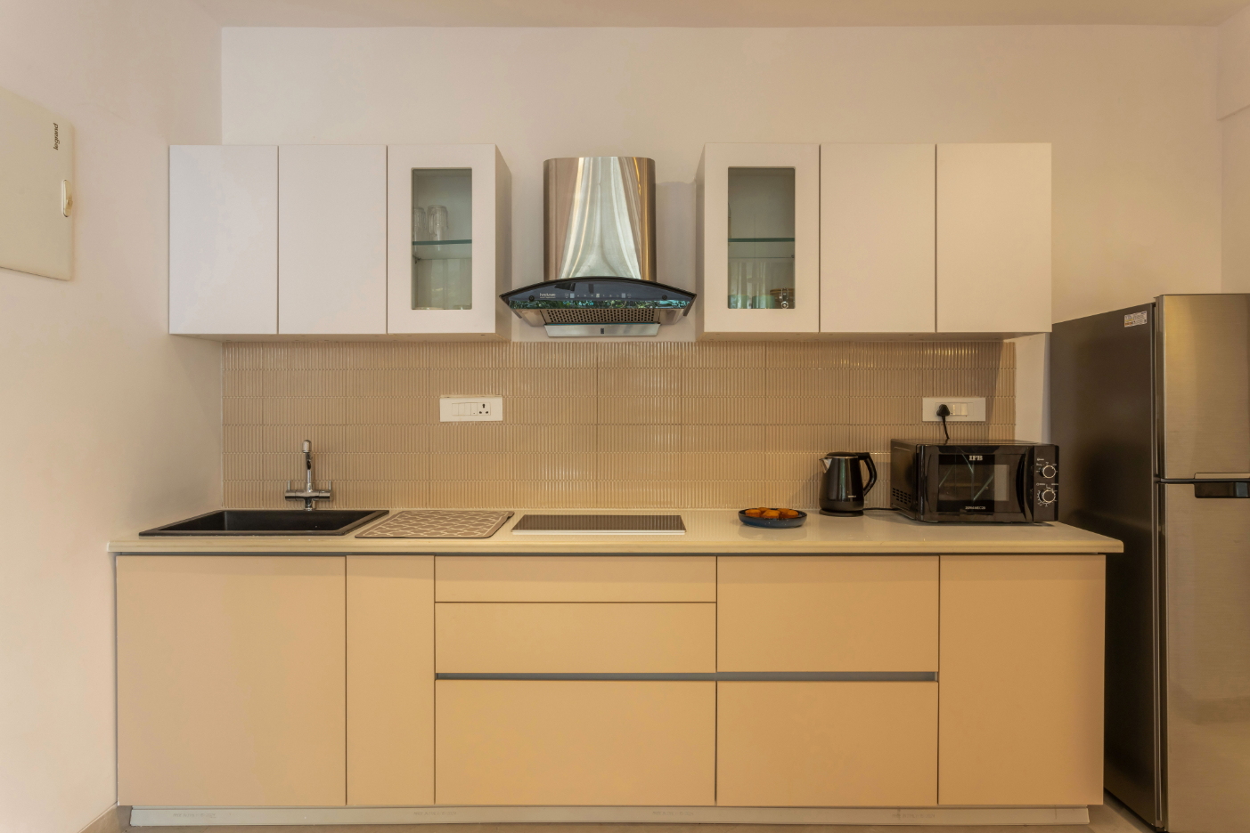 Hidden Gem | Luxe Suite w Pool View - 1km to Beach - 35