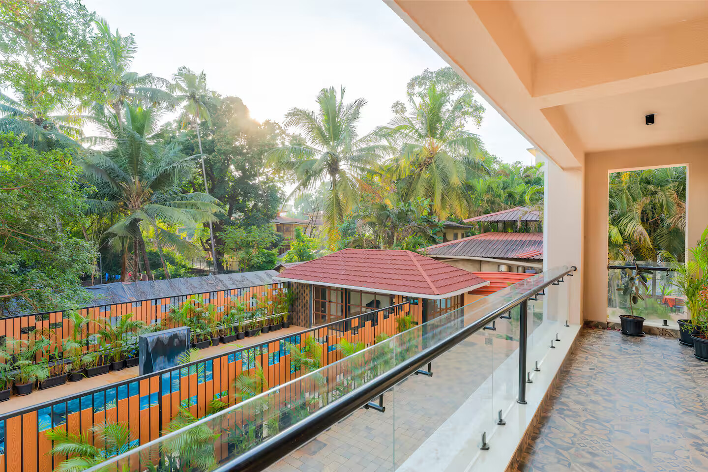 Chic 2BHK in Candolim | 5 Min to Beach, Pool & Gym - 5