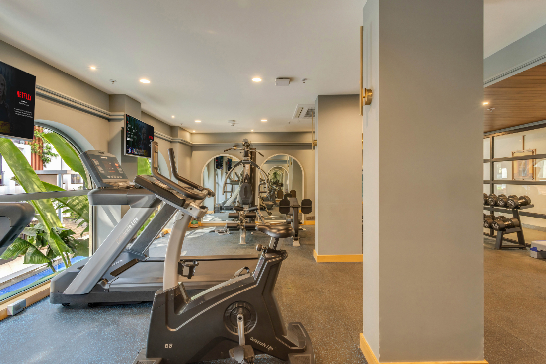 Hidden Gem | Luxe Suite w Pool View - 1km to Beach - 39