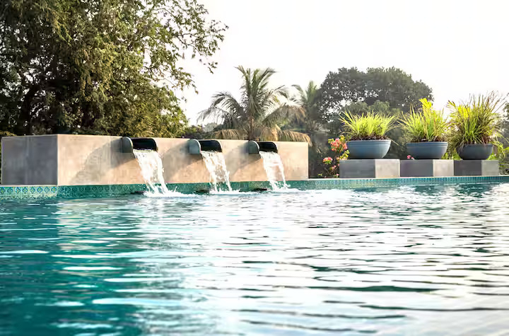 Modern 2BHK w Pool Access | 5km to Coco Beach - 7