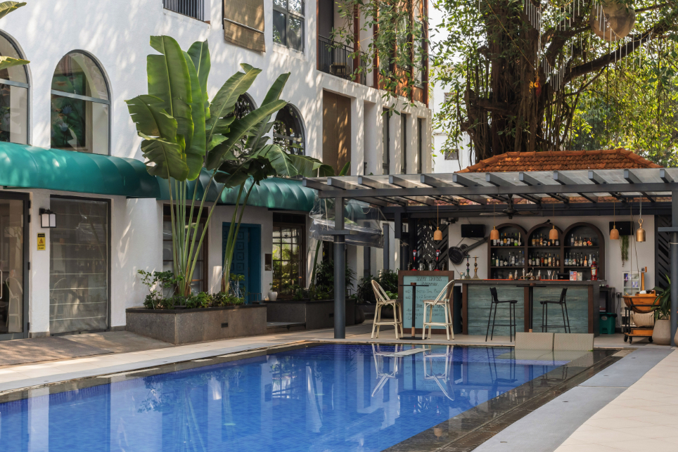 Hidden Gem | Luxe Suite w Pool View - 1km to Beach - 59