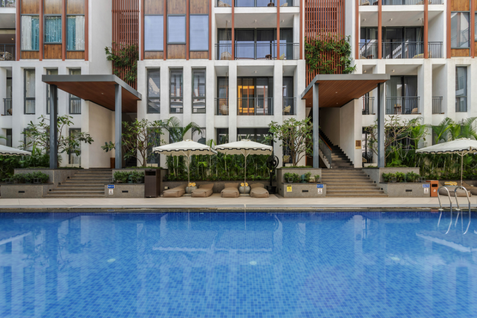 Hidden Gem | Luxe Suite w Pool View - 1km to Beach - 61