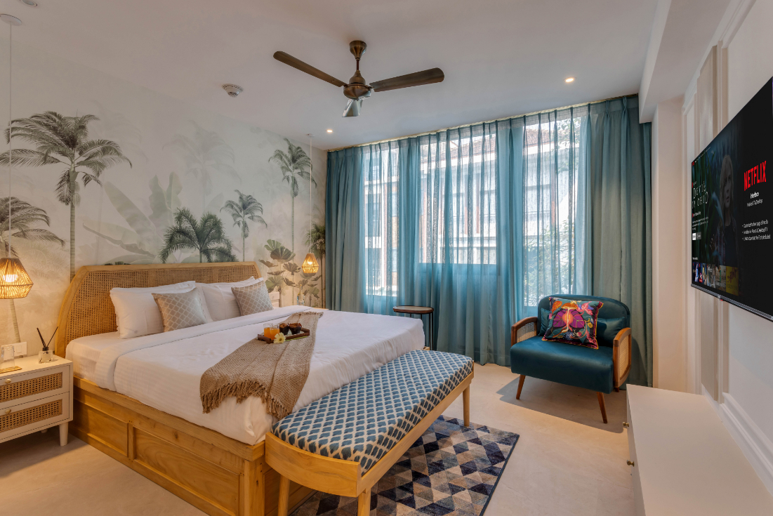 Hidden Gem | Luxe Suite w Pool View - 1km to Beach - 3