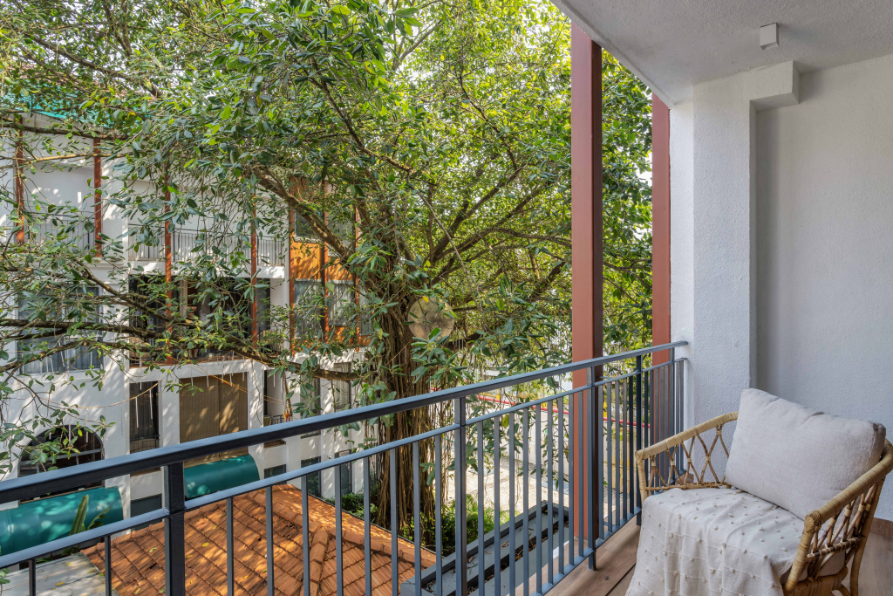 Hidden Gem | Luxe Suite w Pool View - 1km to Beach - 45